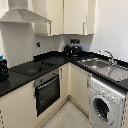 Modern 1 Bed Apartment In Salford Manchester Exterior foto