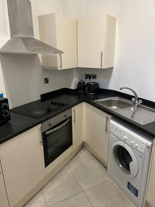 Modern 1 Bed Apartment In Salford Manchester Exterior foto